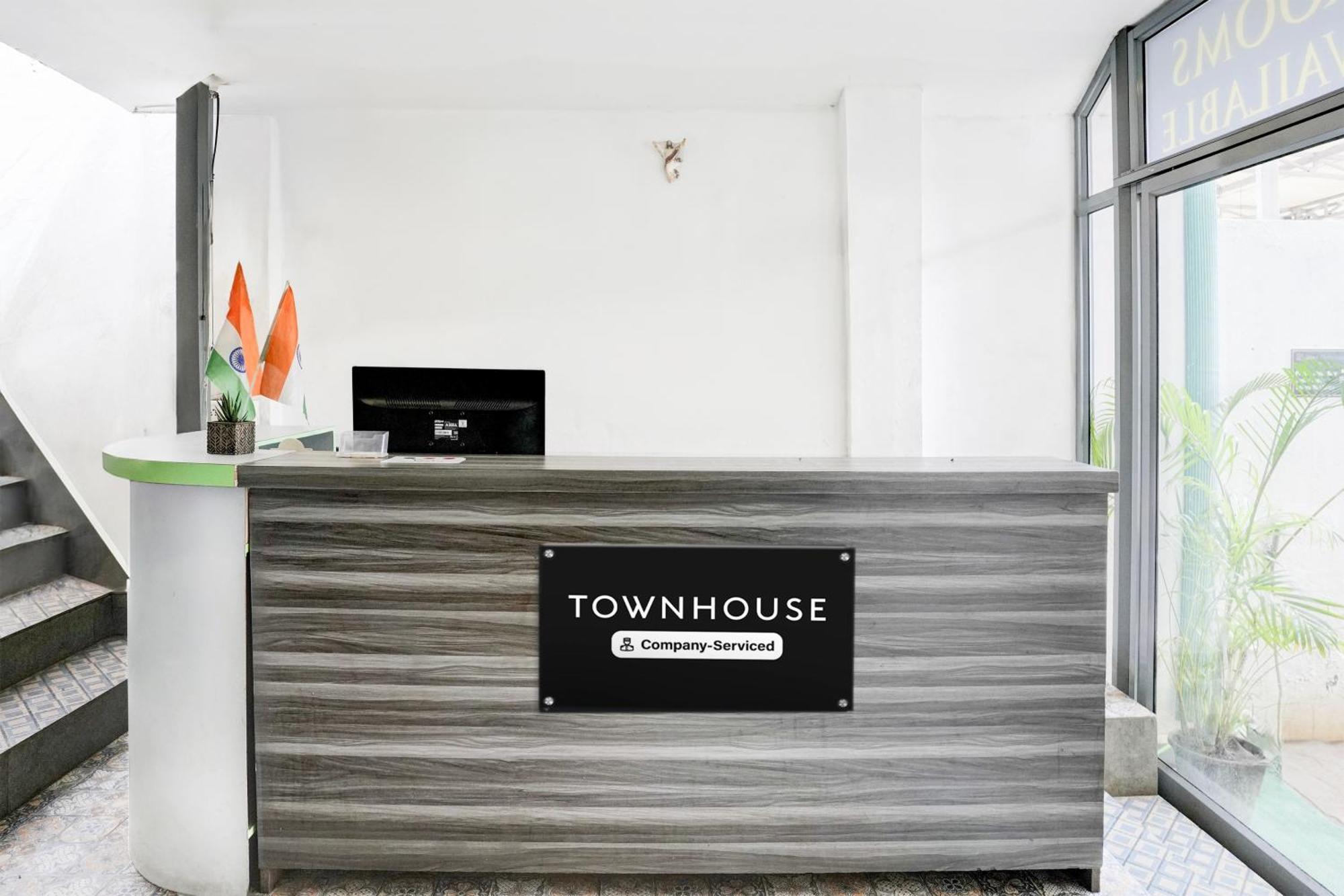 Super Townhouse Candolim Luaran gambar