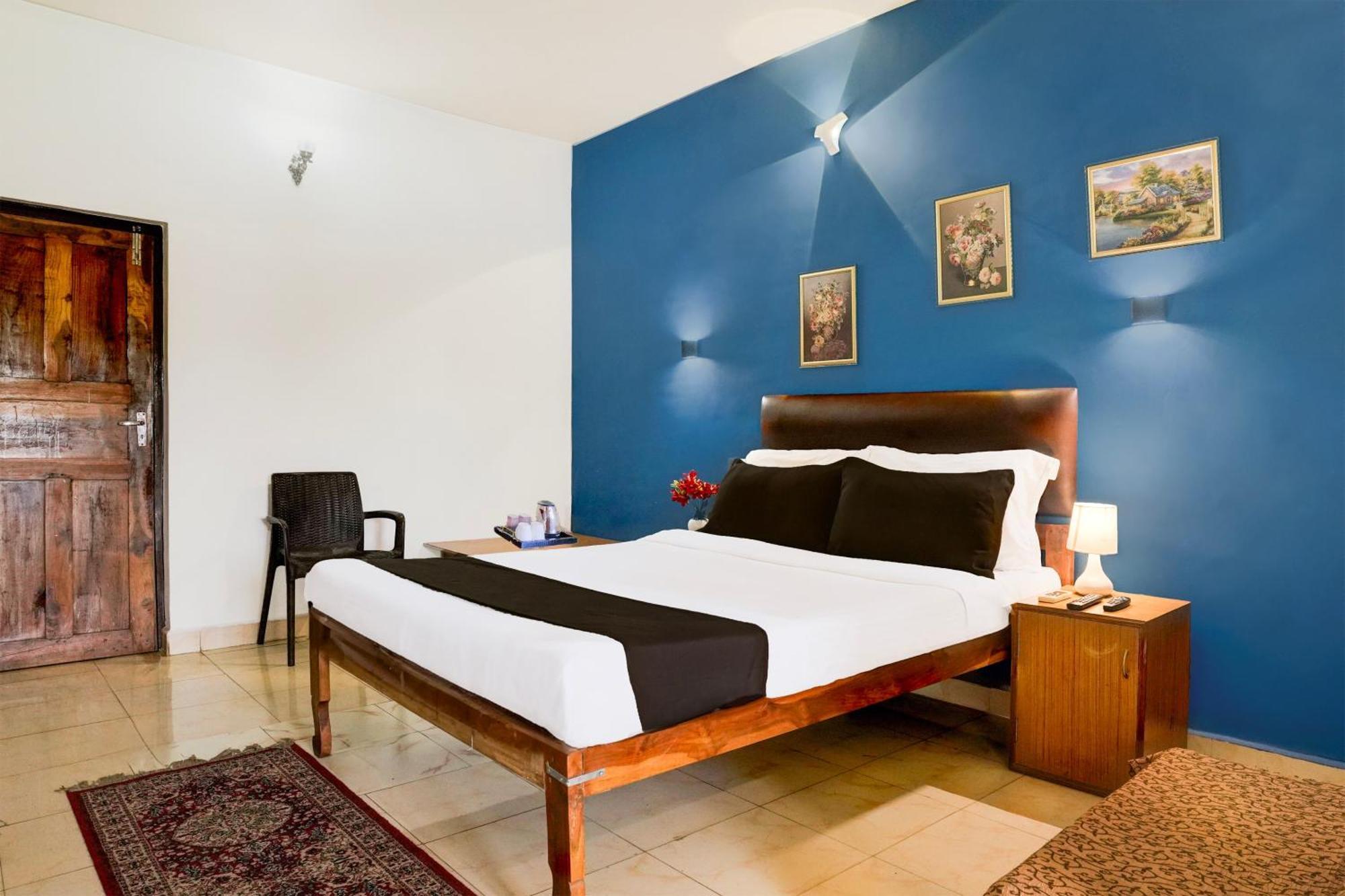 Super Townhouse Candolim Luaran gambar