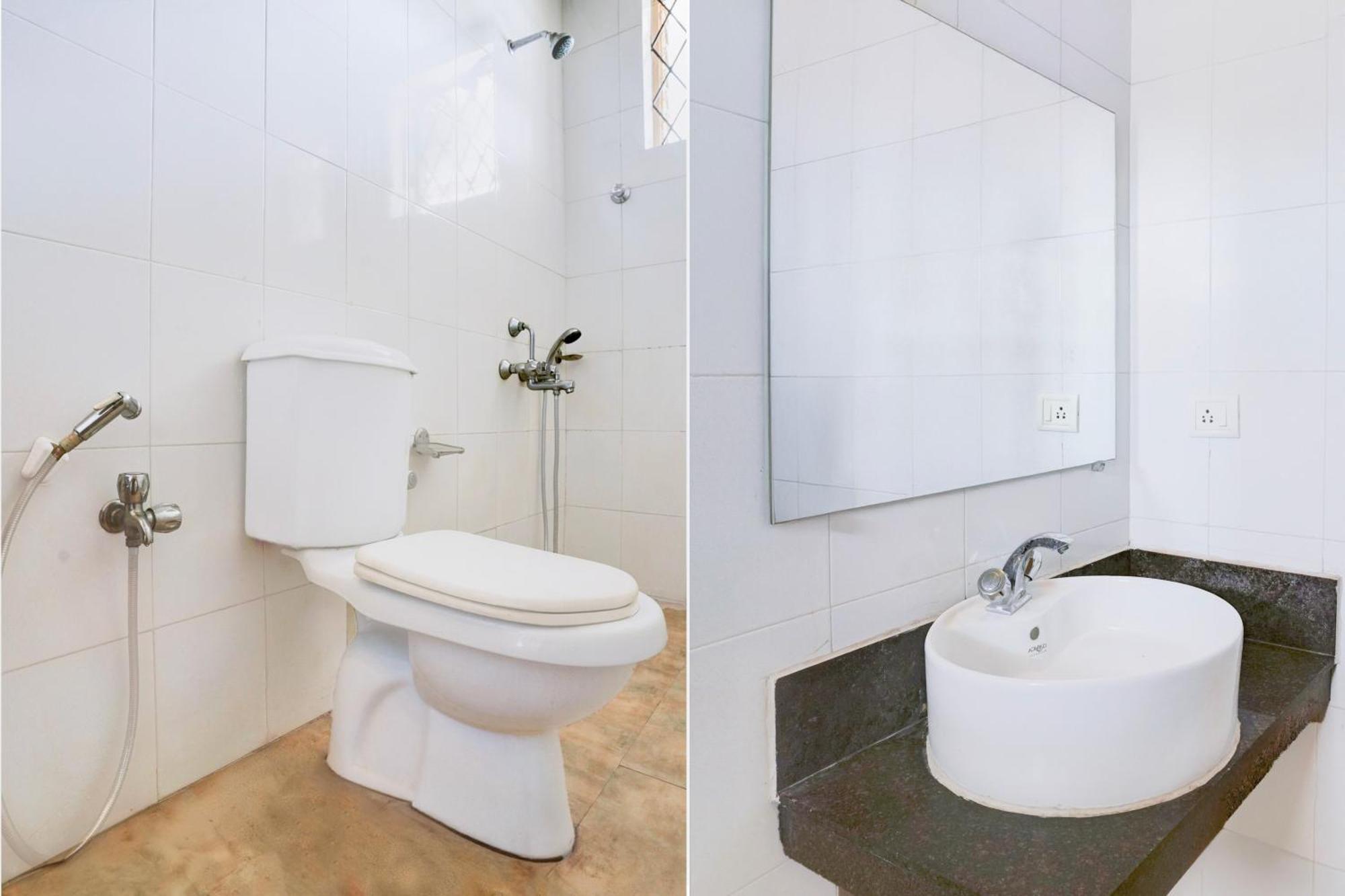 Super Townhouse Candolim Luaran gambar