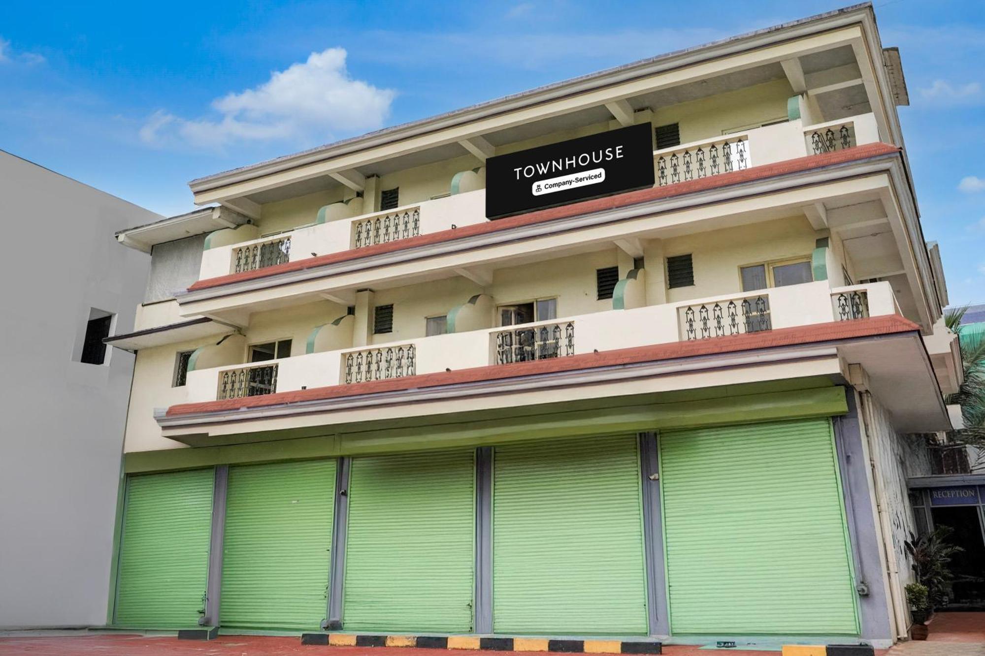 Super Townhouse Candolim Luaran gambar