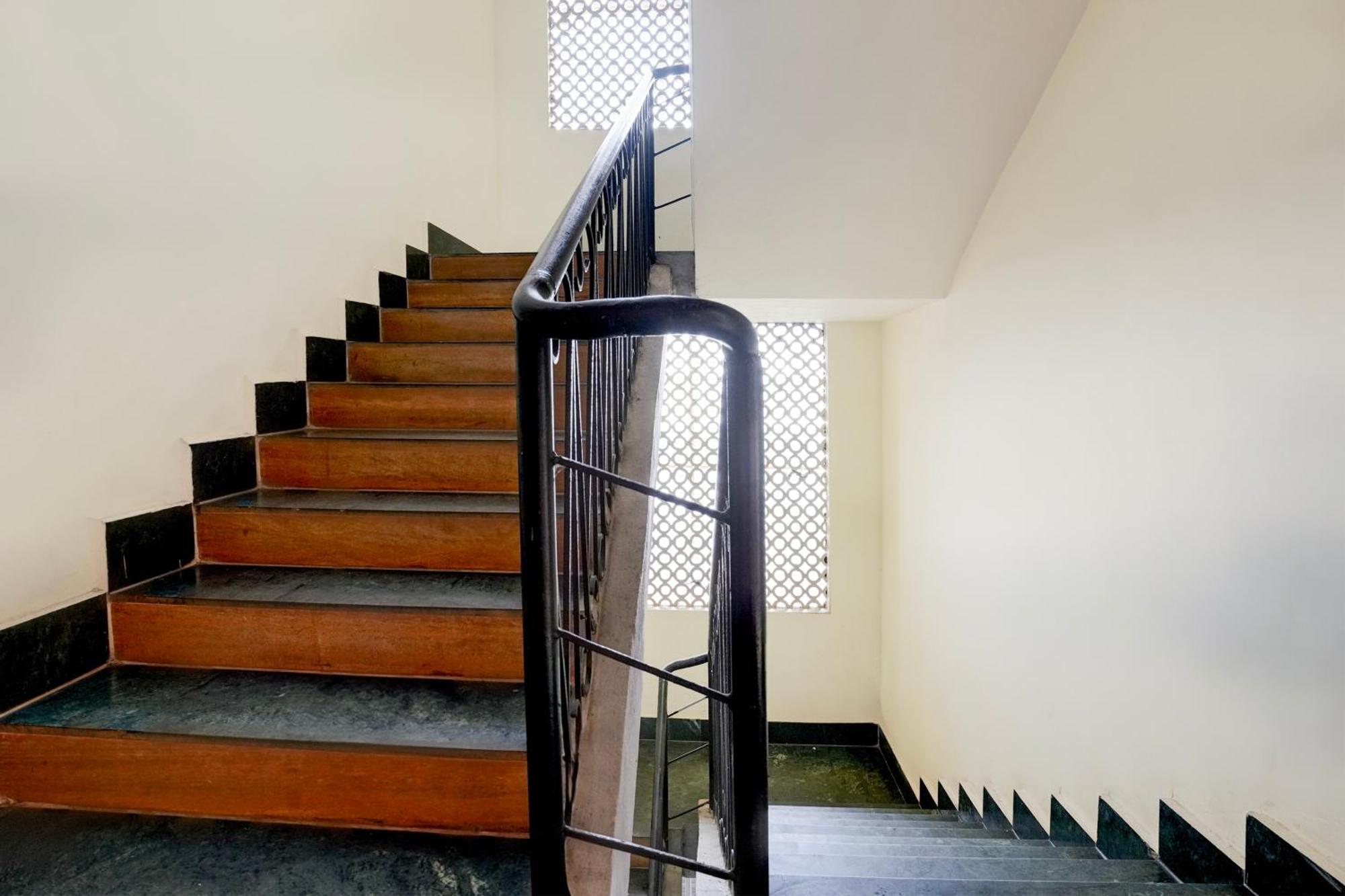 Super Townhouse Candolim Luaran gambar