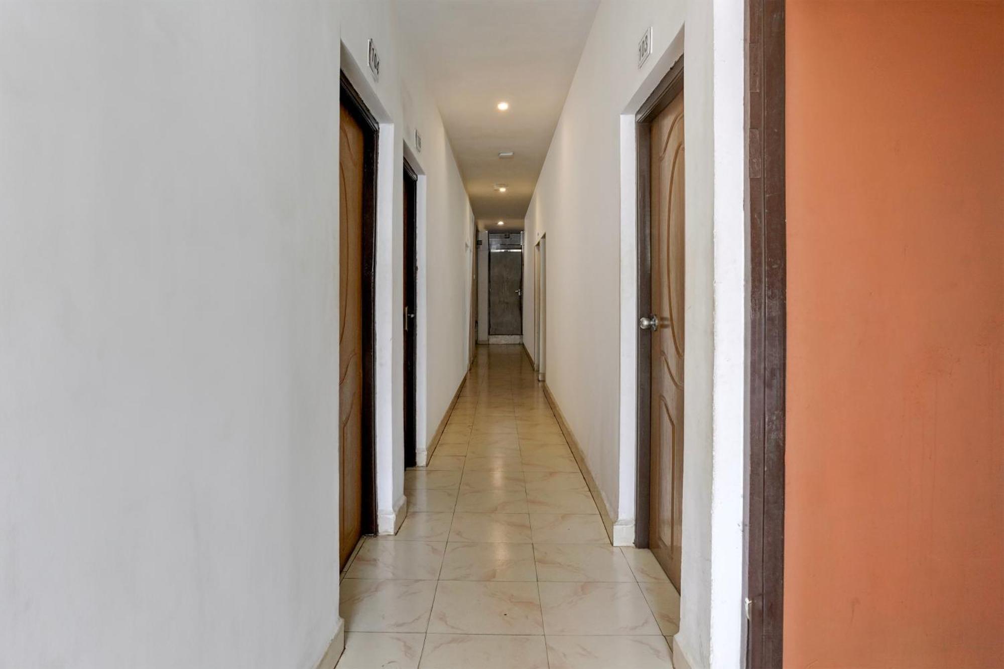 Super Townhouse Candolim Luaran gambar