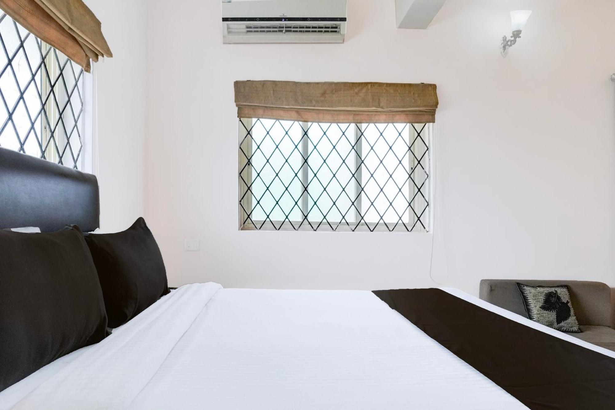 Super Townhouse Candolim Luaran gambar